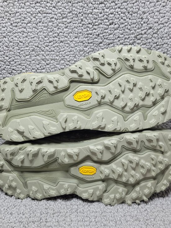 Athletic_Shoes